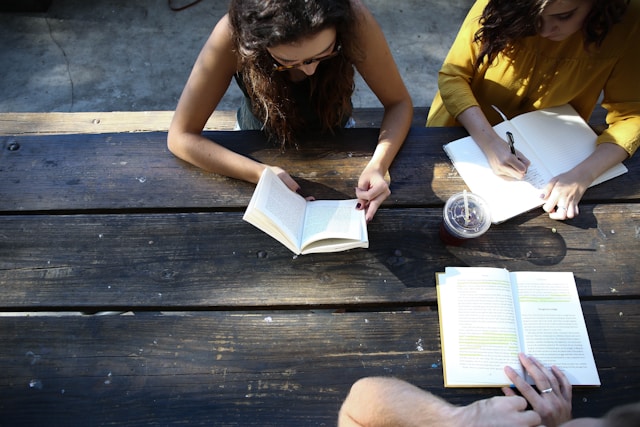 students learning about grammar by reading