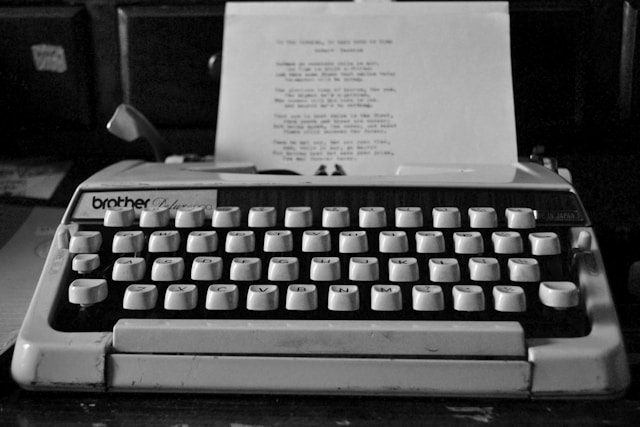 Typing a poem on an old typwriter