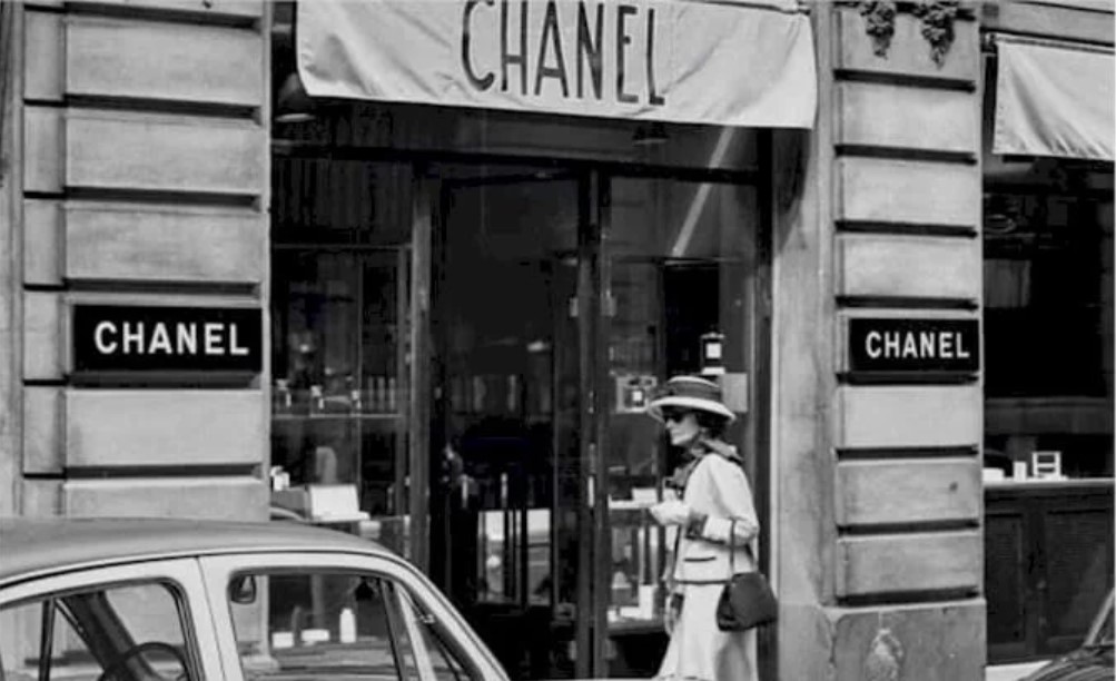 who started coco chanel logo